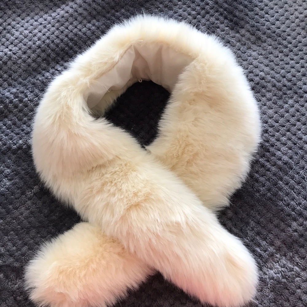 Cream faux fur scarf